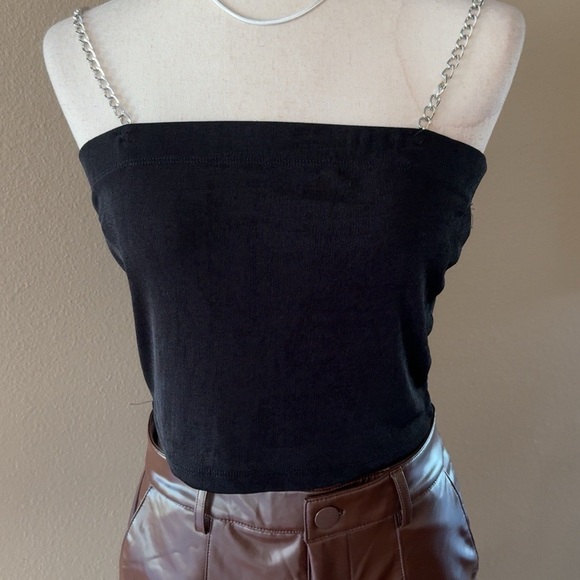 Cropped chain link strap silky top - Picture 6 of 6